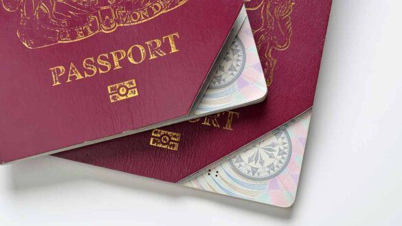 Does the right to work check system allow expired passports?