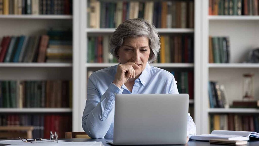 An OH nurse gathering evidence at her computer