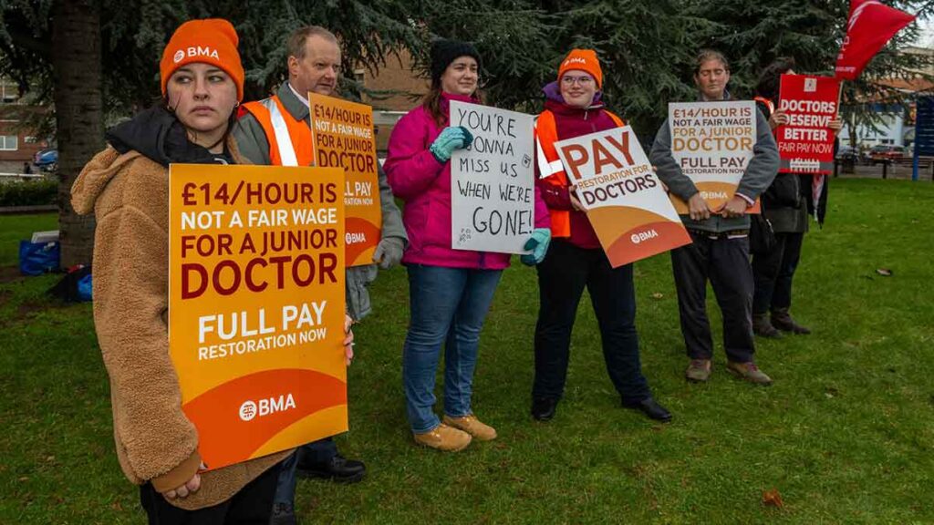 Who is on strike and when? Junior doctors on the picket line before Christmas in Leicester. Photo: AG News/Alamy