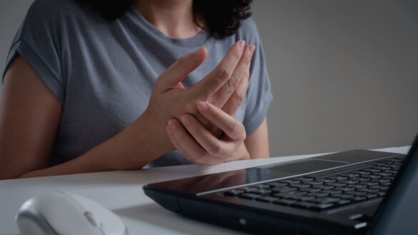 Pain in mouse hand while typing on computer