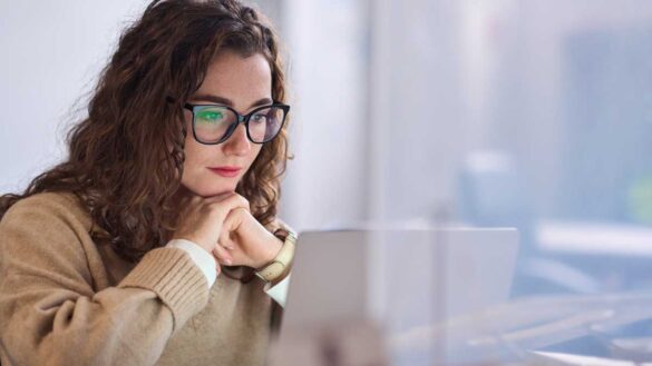 hybrid working trend uk 2025