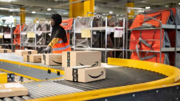 An Amazon worker in France